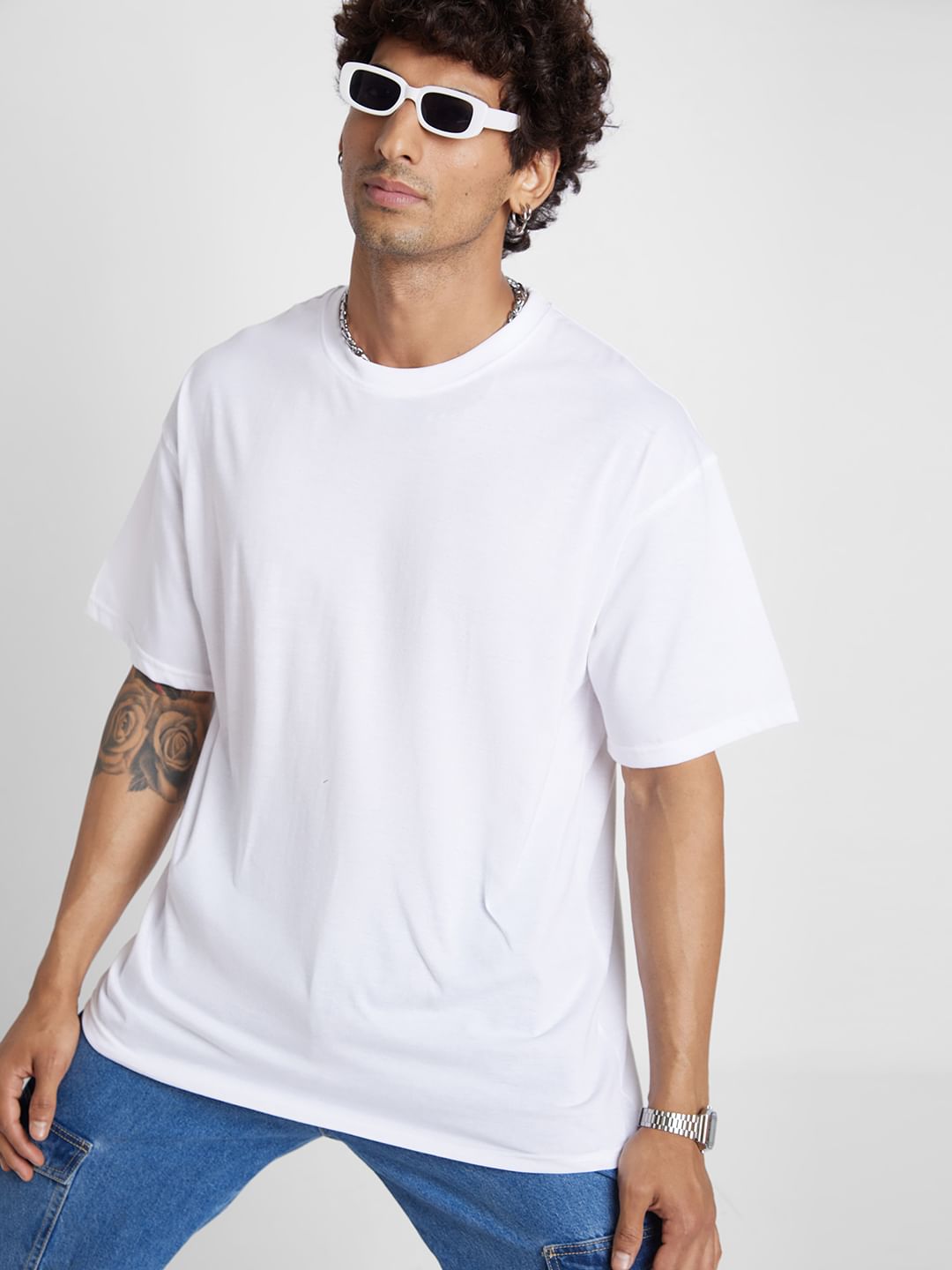 Classic white t outlet shirt