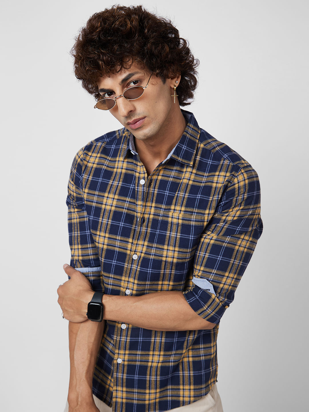 This regular collar Checked Shirt is a versatile wardrobe