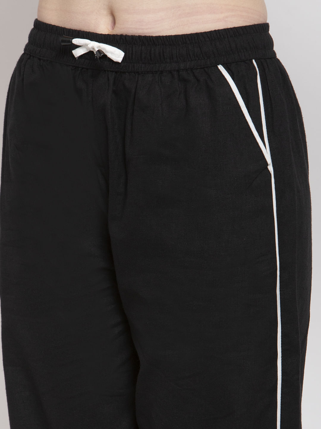Secret Wish Women's Black Cotton Solid Nightsuit 
